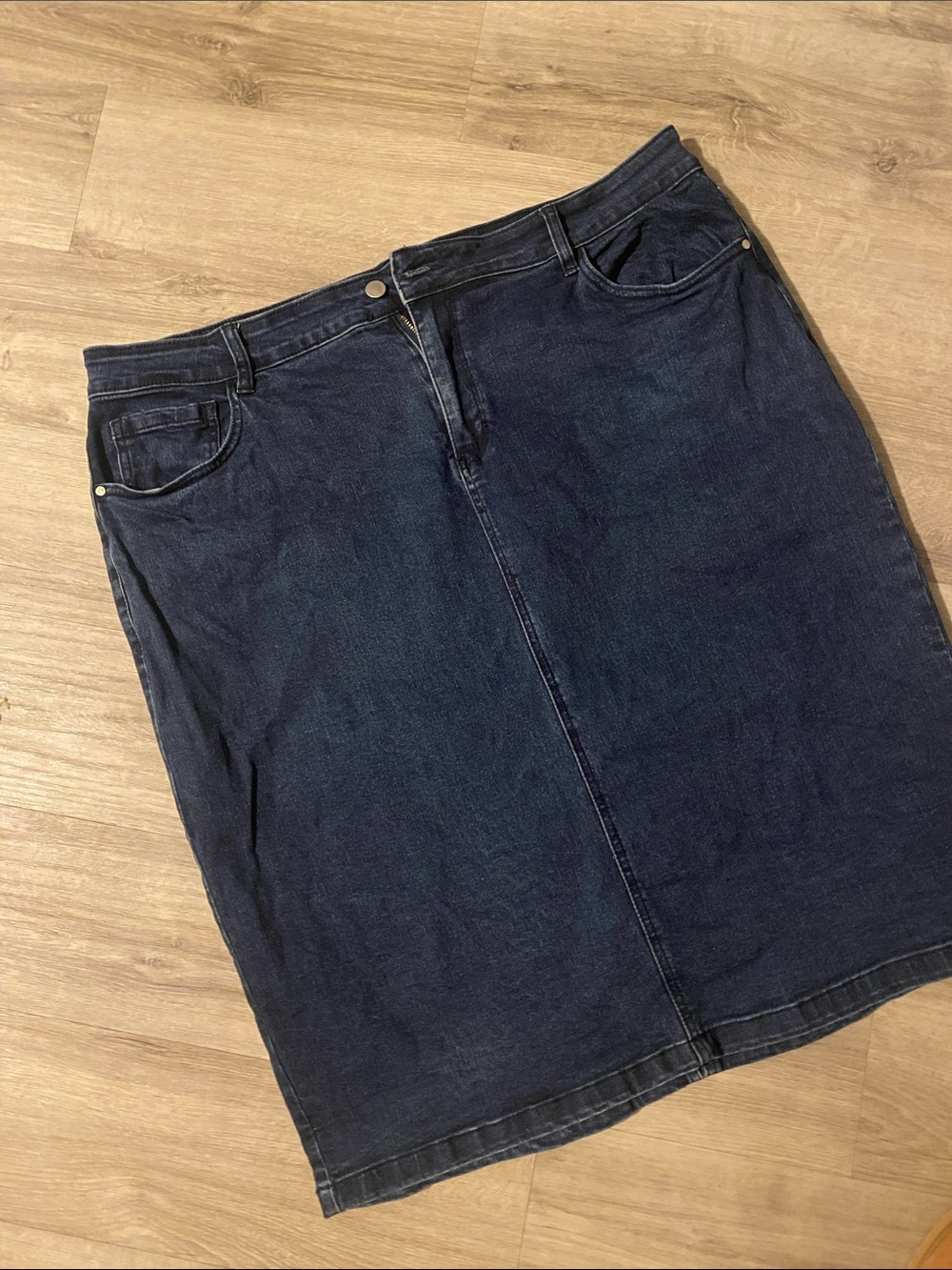 The Main Street Exchange SZ 18 Dark Blue Denim Midi Skirt